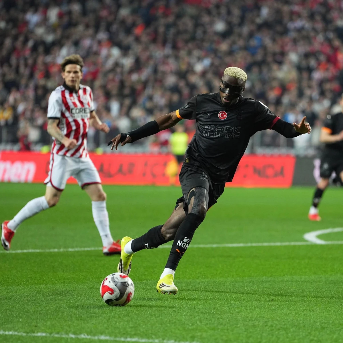 Victor Oshime. Samsunspor Ma&ccedil;ında Tarihe Ge&ccedil;ti